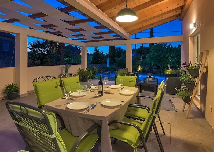 Crassula With Pool On Island Krk