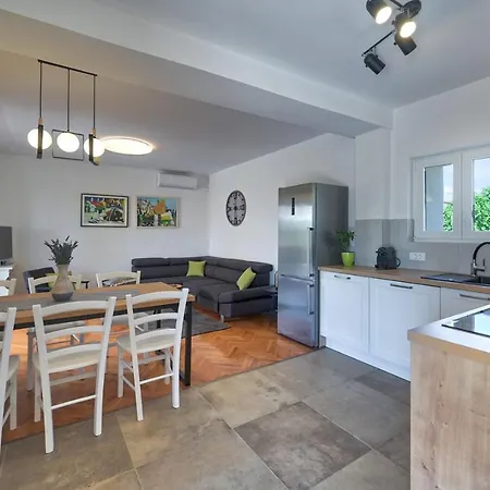 Crassula With Pool On Island Krk