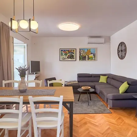 Дом отдыха Crassula With Pool On Island Krk *