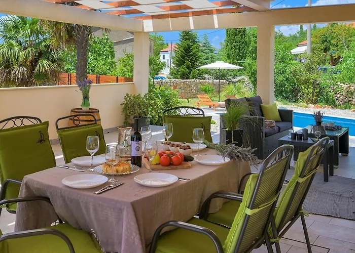 Crassula With Pool On Island Krk