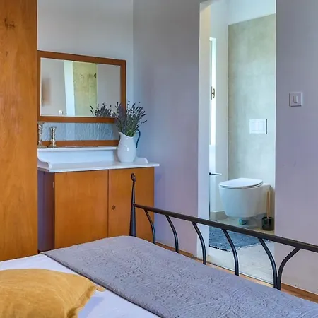 度假居 Crassula With Pool On Island Krk