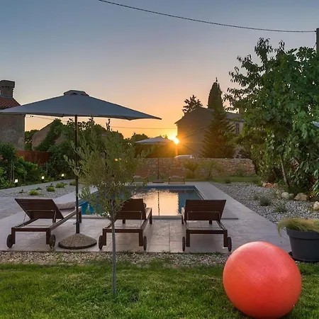 度假居 Crassula With Pool On Island Krk *