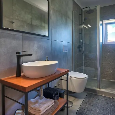 Crassula With Pool On Island Krk 度假居 *